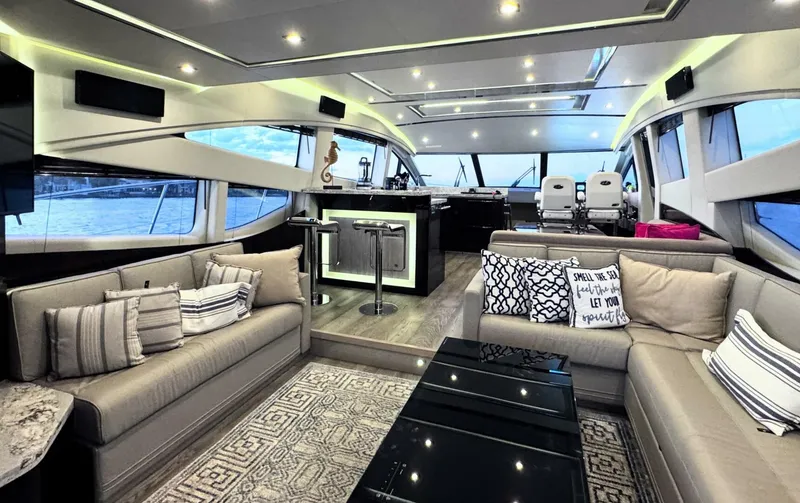 Slide: The Image of Sea Ray L650 Fly 2018 - 18