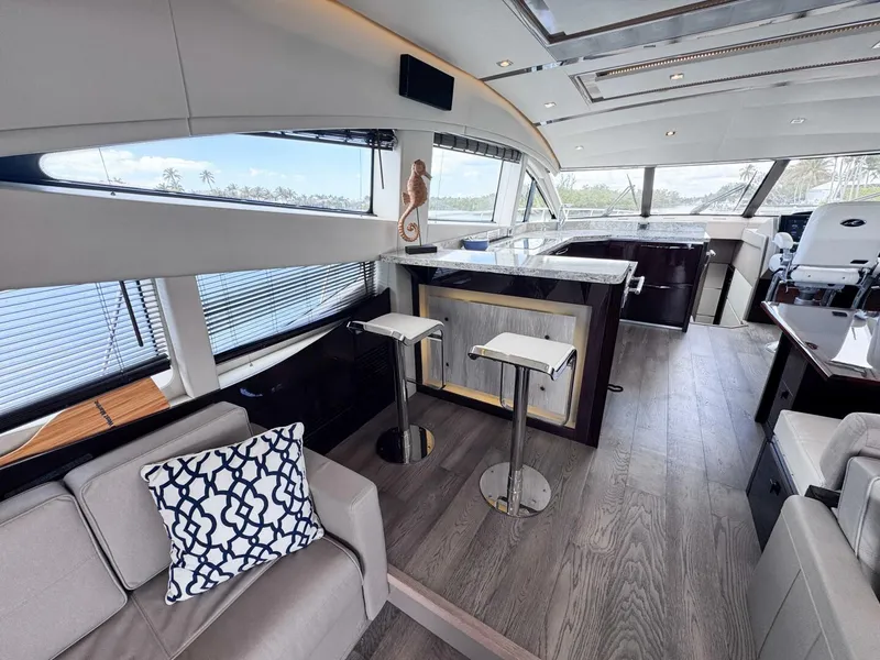 Slide: The Image of Sea Ray L650 Fly 2018 - 19