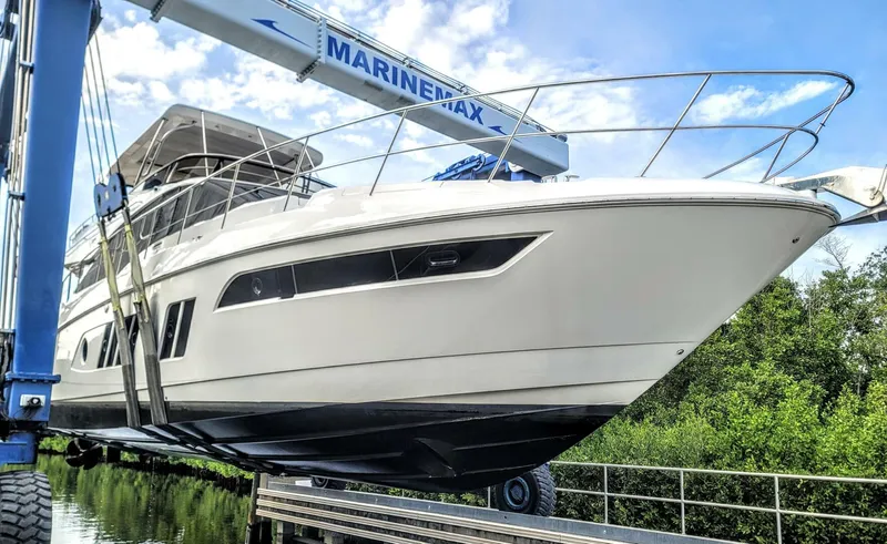 Slide: The Image of Sea Ray L650 Fly 2018 - 2