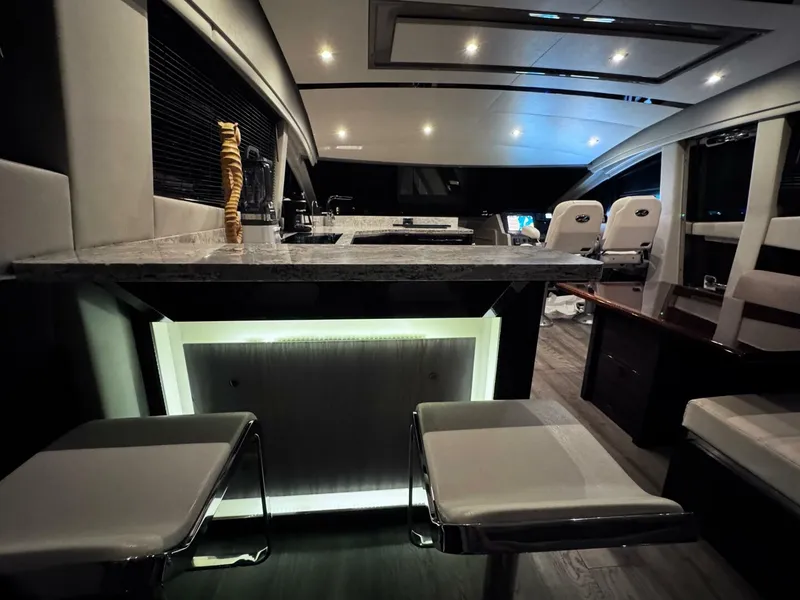 Slide: The Image of Sea Ray L650 Fly 2018 - 21