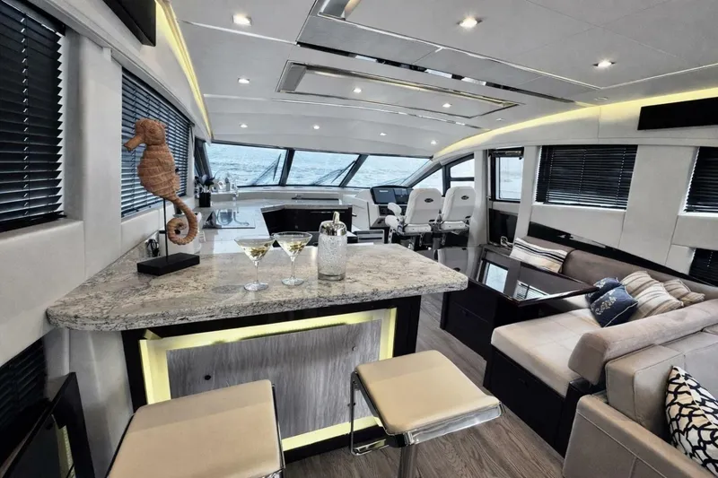 Slide: The Image of Sea Ray L650 Fly 2018 - 22
