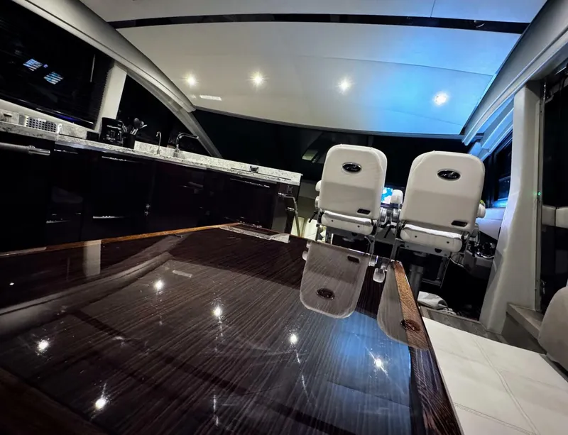 Slide: The Image of Sea Ray L650 Fly 2018 - 23