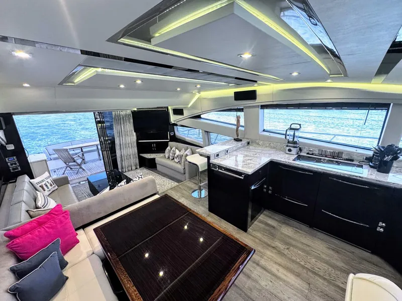 Slide: The Image of Sea Ray L650 Fly 2018 - 24