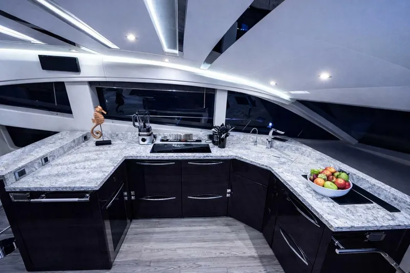Slide: The Image of Sea Ray L650 Fly 2018 - 26
