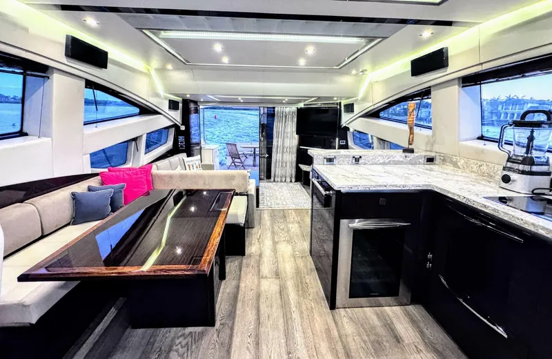 Slide: The Image of Sea Ray L650 Fly 2018 - 27