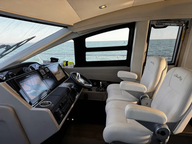 Slide: The Image of Sea Ray L650 Fly 2018 - 30