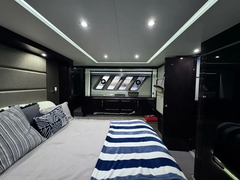 Slide: The Image of Sea Ray L650 Fly 2018 - 34