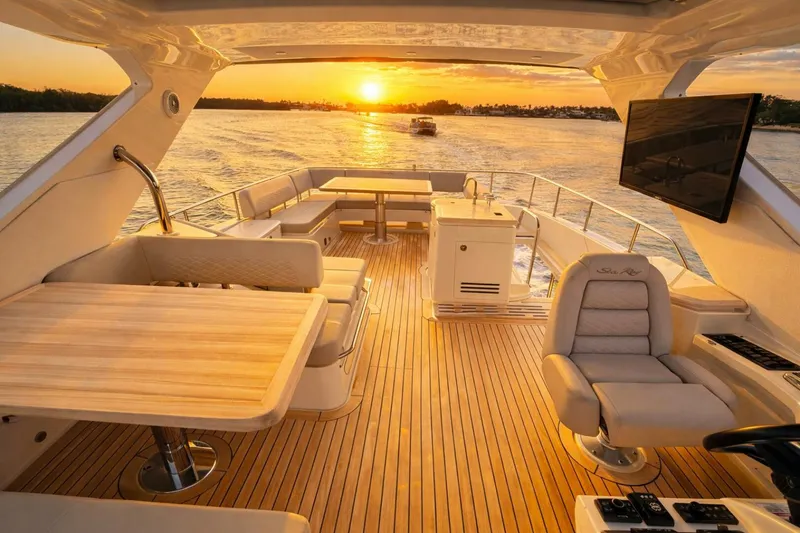 Slide: The Image of Sea Ray L650 Fly 2018 - 37