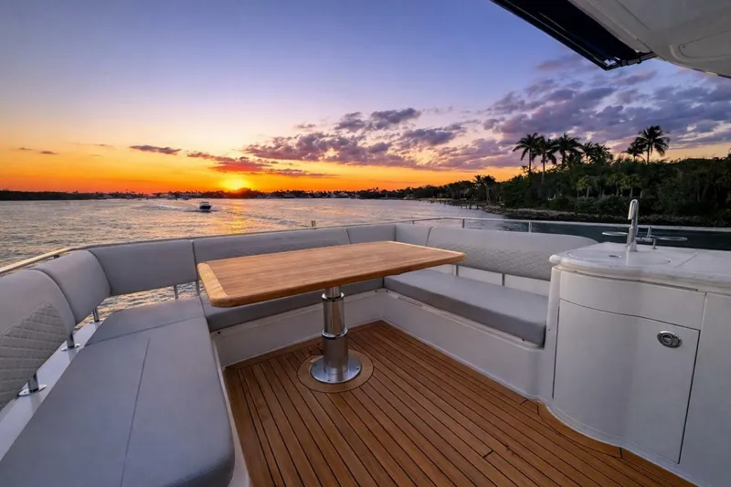 Slide: The Image of Sea Ray L650 Fly 2018 - 39