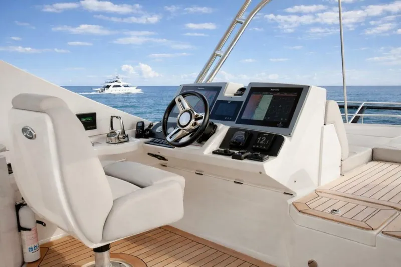 Slide: The Image of Sea Ray L650 Fly 2018 - 46