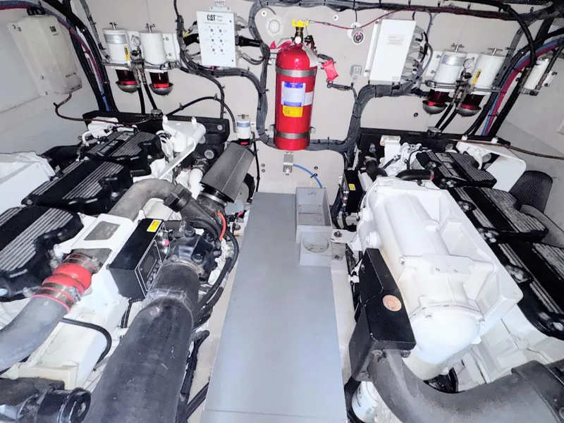 Slide: The Image of Sea Ray L650 Fly 2018 - 47