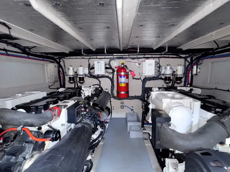Slide: The Image of Sea Ray L650 Fly 2018 - 48