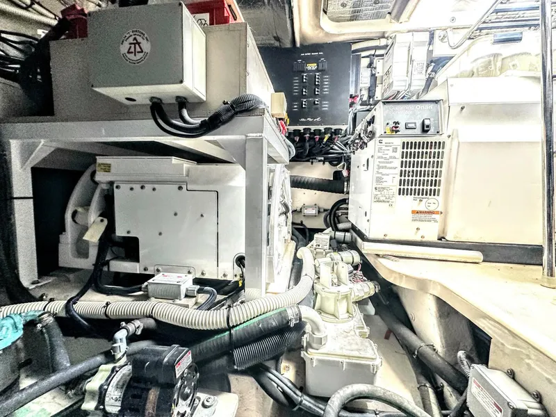 Slide: The Image of Sea Ray L650 Fly 2018 - 50