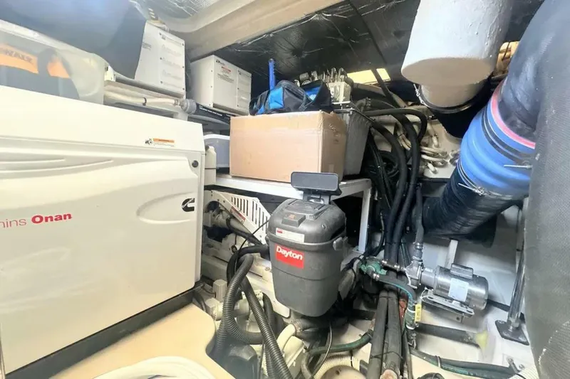 Slide: The Image of Sea Ray L650 Fly 2018 - 53