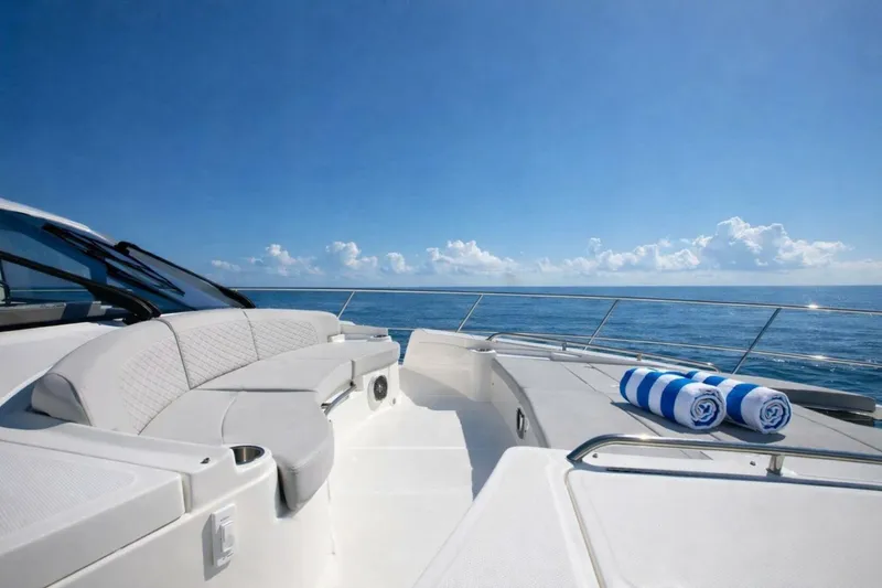 Slide: The Image of Sea Ray L650 Fly 2018 - 8