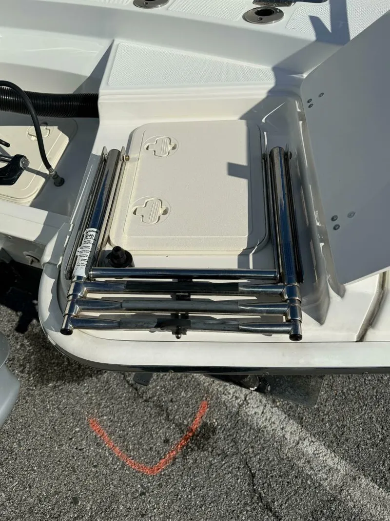 Slide: The Image of Boston Whaler 210 Dauntless 2020 - 11