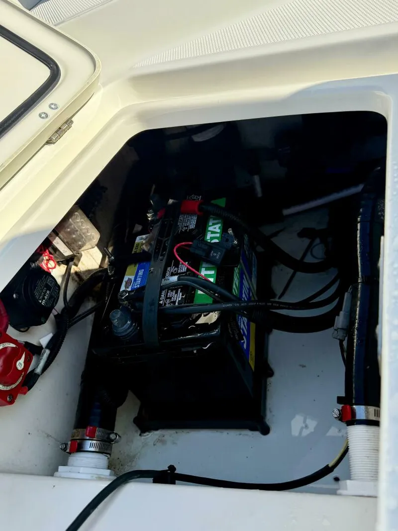 Slide: The Image of Boston Whaler 210 Dauntless 2020 - 13