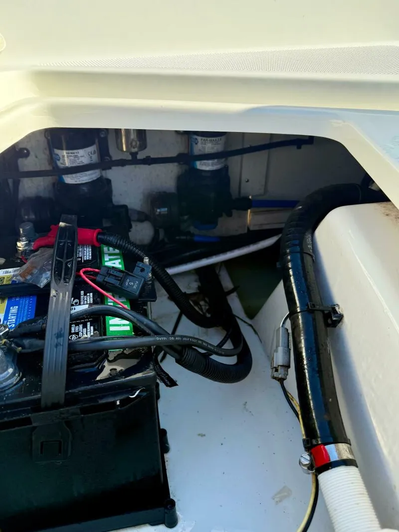 Slide: The Image of Boston Whaler 210 Dauntless 2020 - 14