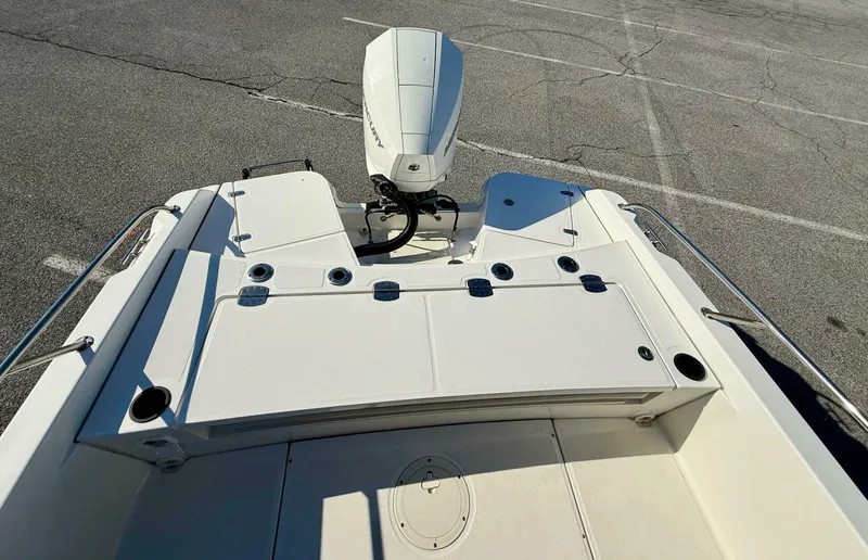 Slide: The Image of Boston Whaler 210 Dauntless 2020 - 15