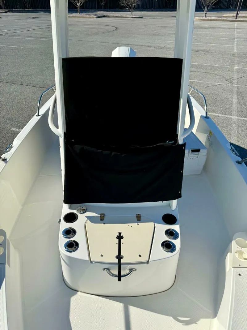 Slide: The Image of Boston Whaler 210 Dauntless 2020 - 19