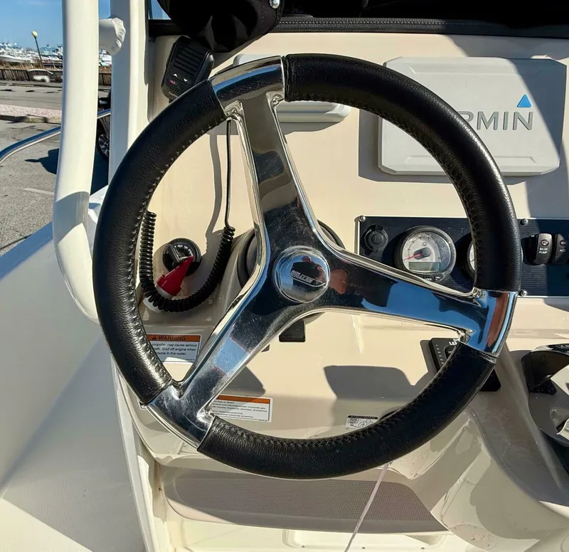 Slide: The Image of Boston Whaler 210 Dauntless 2020 - 21