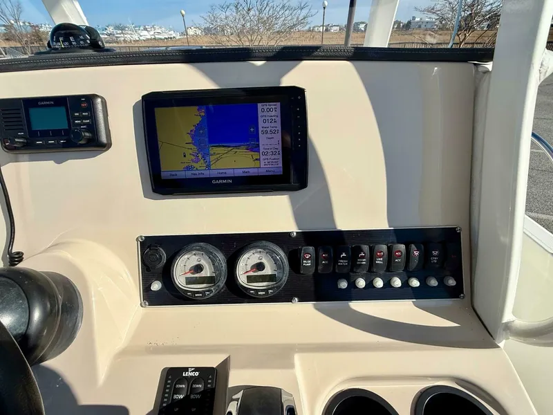 Slide: The Image of Boston Whaler 210 Dauntless 2020 - 22
