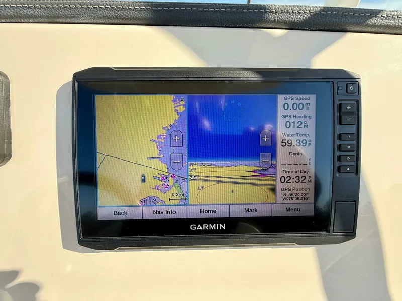 Slide: The Image of Boston Whaler 210 Dauntless 2020 - 25