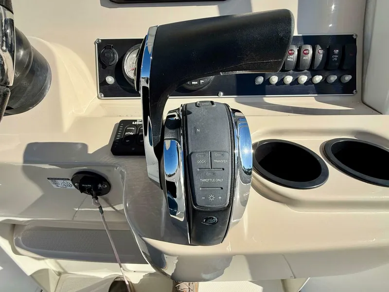 Slide: The Image of Boston Whaler 210 Dauntless 2020 - 29