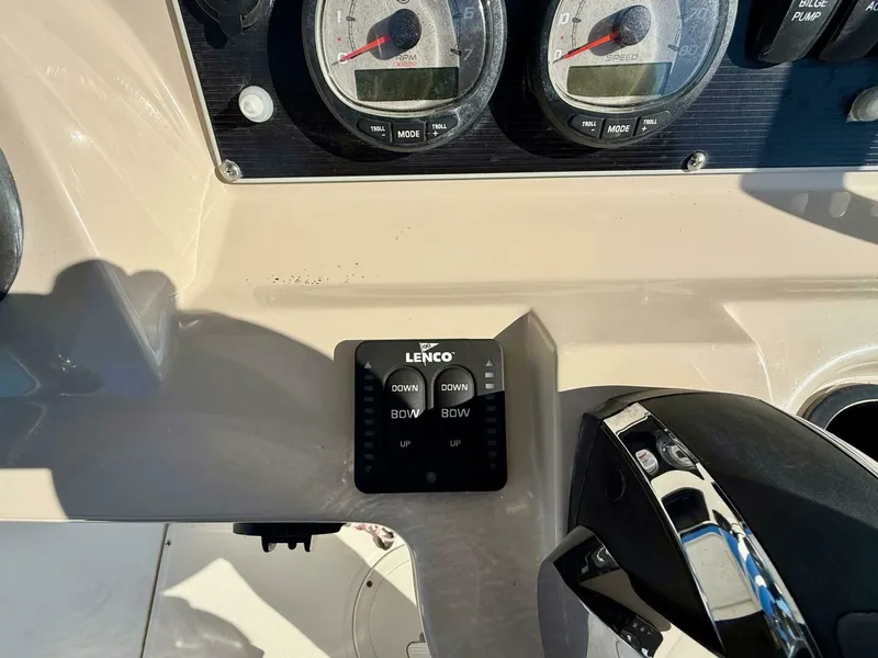Slide: The Image of Boston Whaler 210 Dauntless 2020 - 30