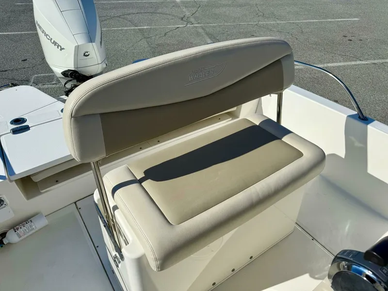 Slide: The Image of Boston Whaler 210 Dauntless 2020 - 35