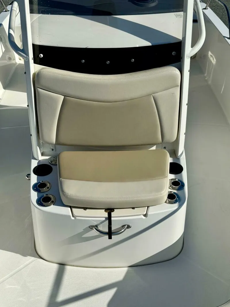Slide: The Image of Boston Whaler 210 Dauntless 2020 - 43