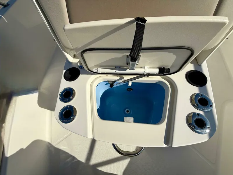 Slide: The Image of Boston Whaler 210 Dauntless 2020 - 45