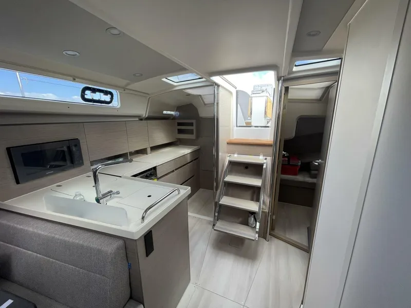 Slide: The Image of Hanse 418 2021 - 12