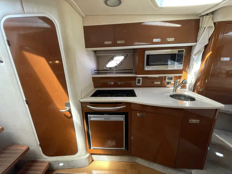 Slide: The Image of Sea Ray 330 Sundancer 2010 - 11