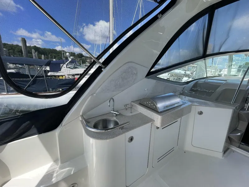 Slide: The Image of Sea Ray 330 Sundancer 2010 - 5