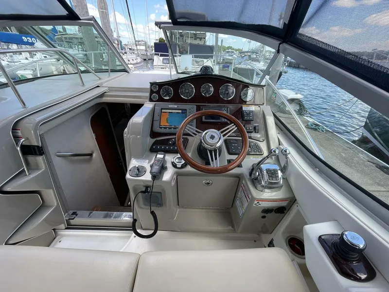 Slide: The Image of Sea Ray 330 Sundancer 2010 - 8