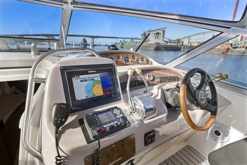 Slide: The Image of Sea Ray 2001 - 6