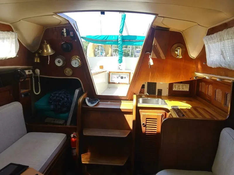 Slide: The Image of Islander 28 1977 - 14