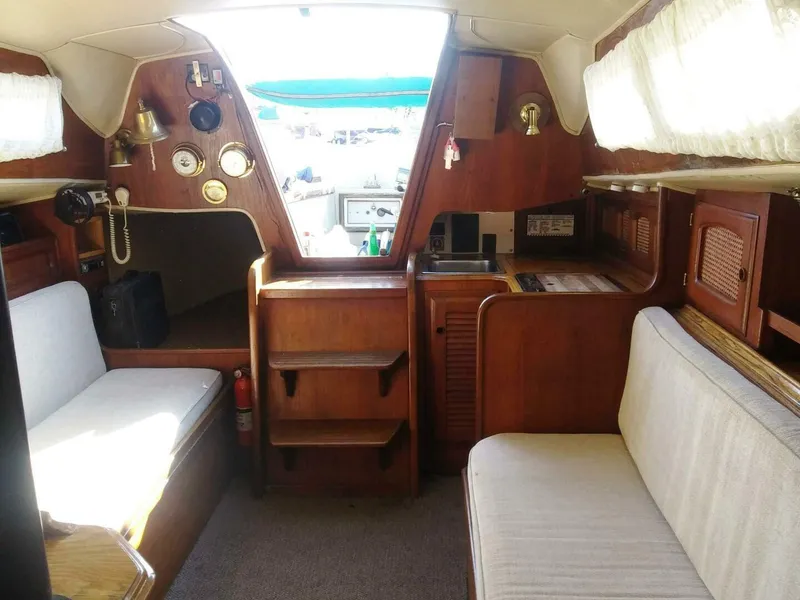 Slide: The Image of Islander 28 1977 - 15