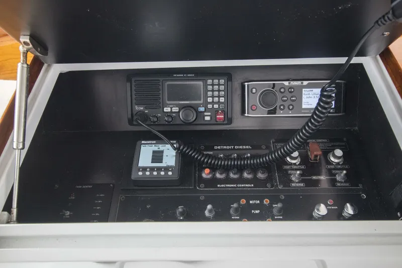 Slide: The Image of Merritt Yachts 80 Sportfish 2000 - 25