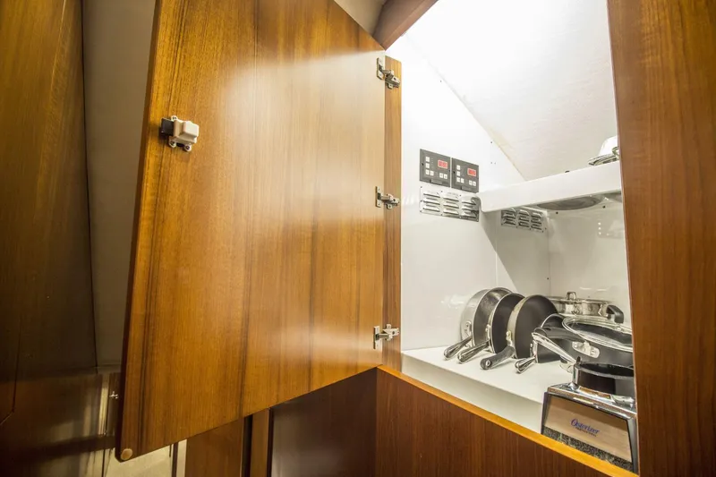 Slide: The Image of Merritt Yachts 80 Sportfish 2000 - 36