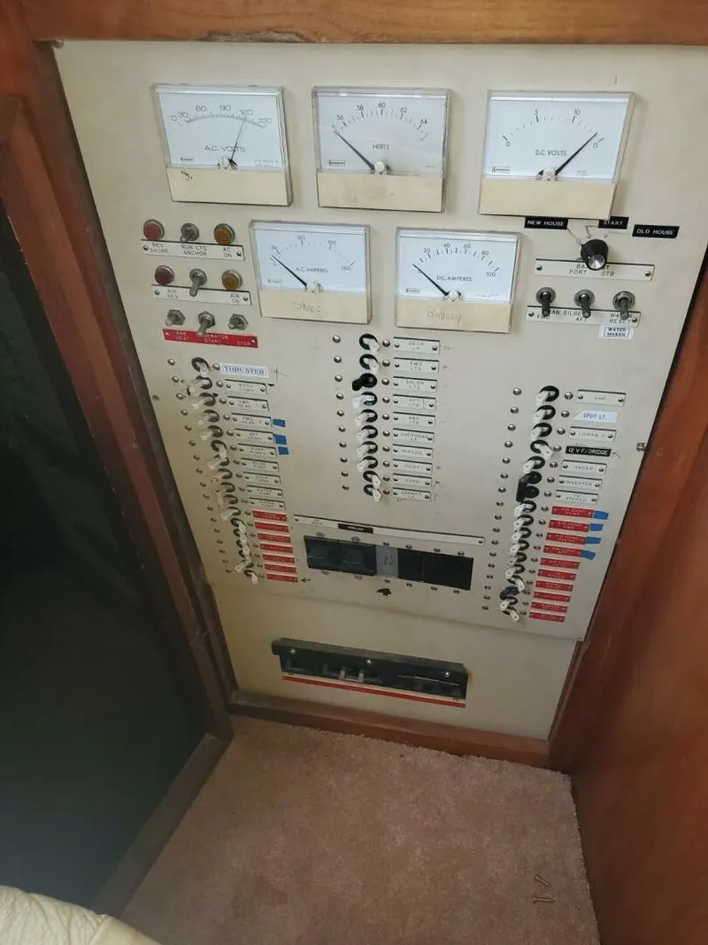 Slide: The Image of Californian 5239 Cockpit Motor Yacht 1985 - 20