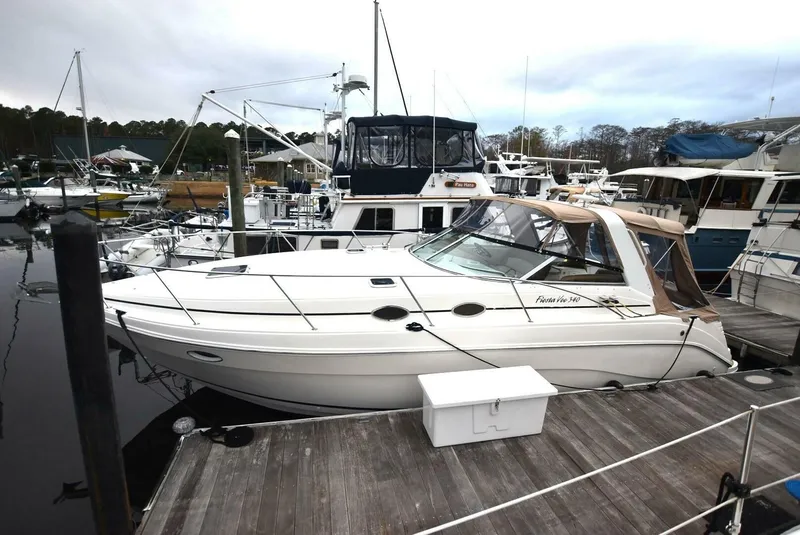 The Image of Rinker 342 Fiesta Vee 2000 - 0