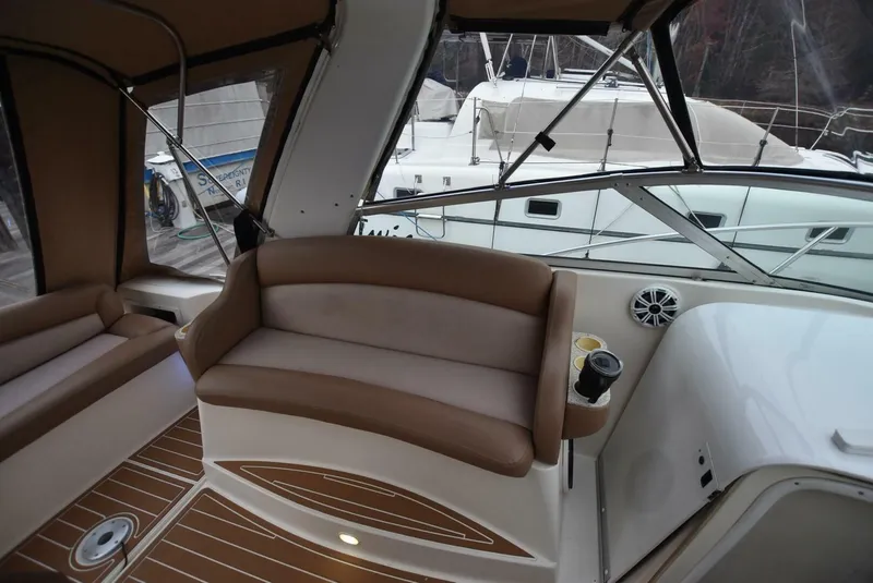 Slide: The Image of Rinker 342 Fiesta Vee 2000 - 6