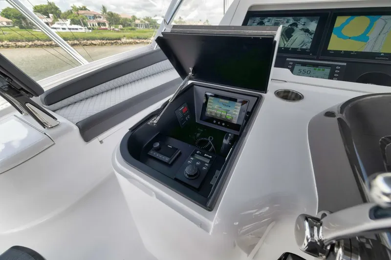 Slide: The Image of Viking Convertible 2024 - 12