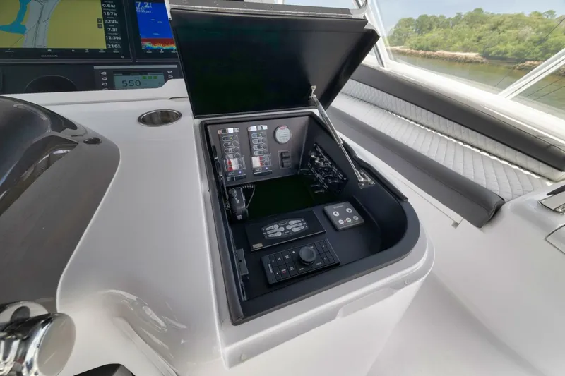 Slide: The Image of Viking Convertible 2024 - 14