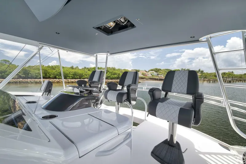Slide: The Image of Viking Convertible 2024 - 17