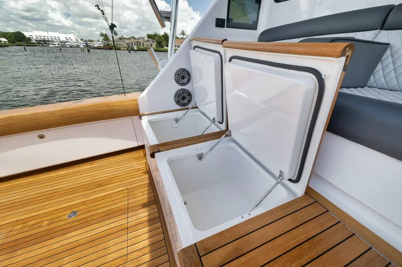 Slide: The Image of Viking Convertible 2024 - 24