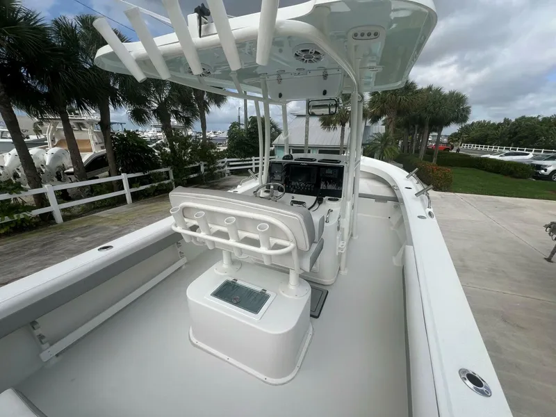 Slide: The Image of Parker Marine 25 Center Console 2022 - 10