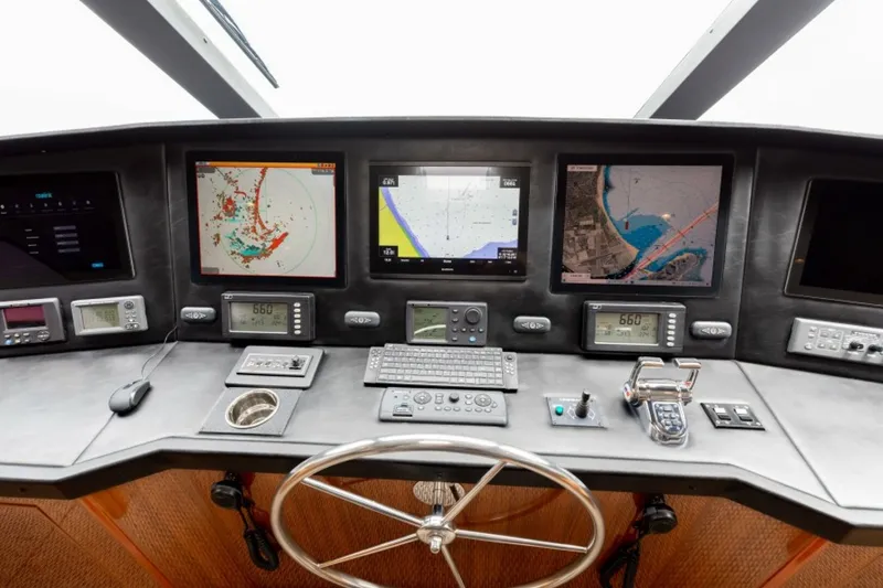 Slide: The Image of Viking 74 Enclosed Bridge 2006 - 49